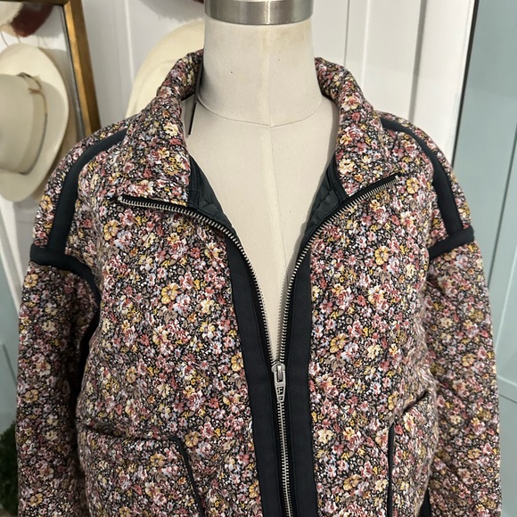 Blank NYC Quilted Floral Jacket Zipper Small NWT Crop Puffy Boxy Small - Picture 5 of 10